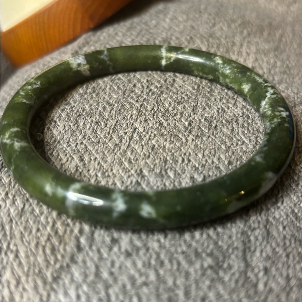 Grade A Natural Jade Stone Bangle Bracelet - Picture 2 of 7